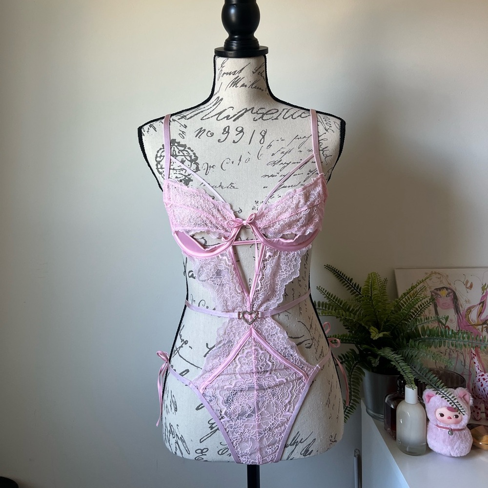 victoria’s secret light pink teddy lingerie with heart and bow details size: s
